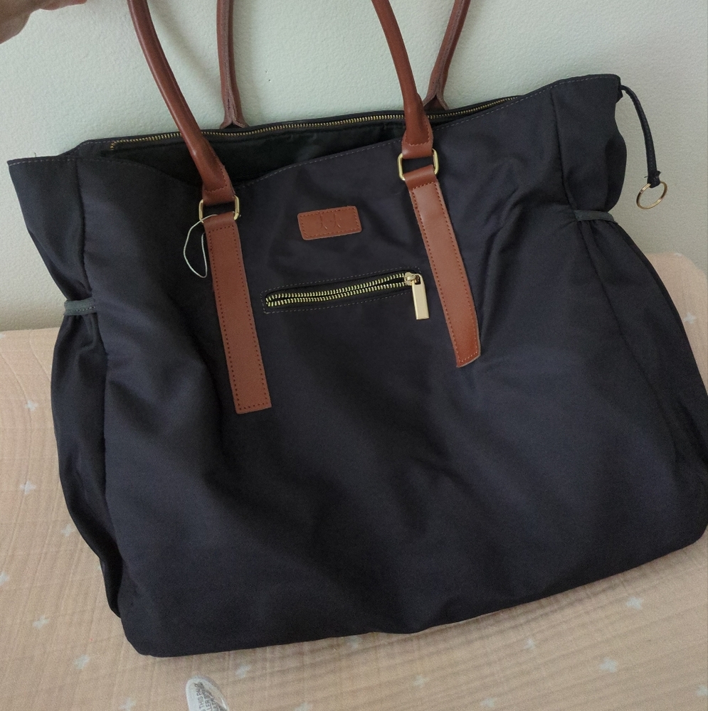 Meet your Posher, Claudia